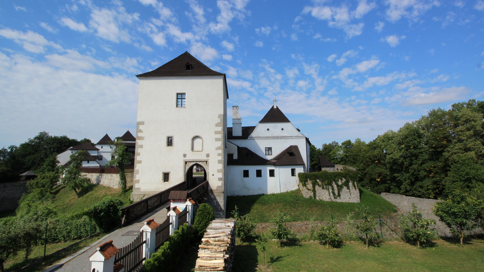 Nove Hrady castle