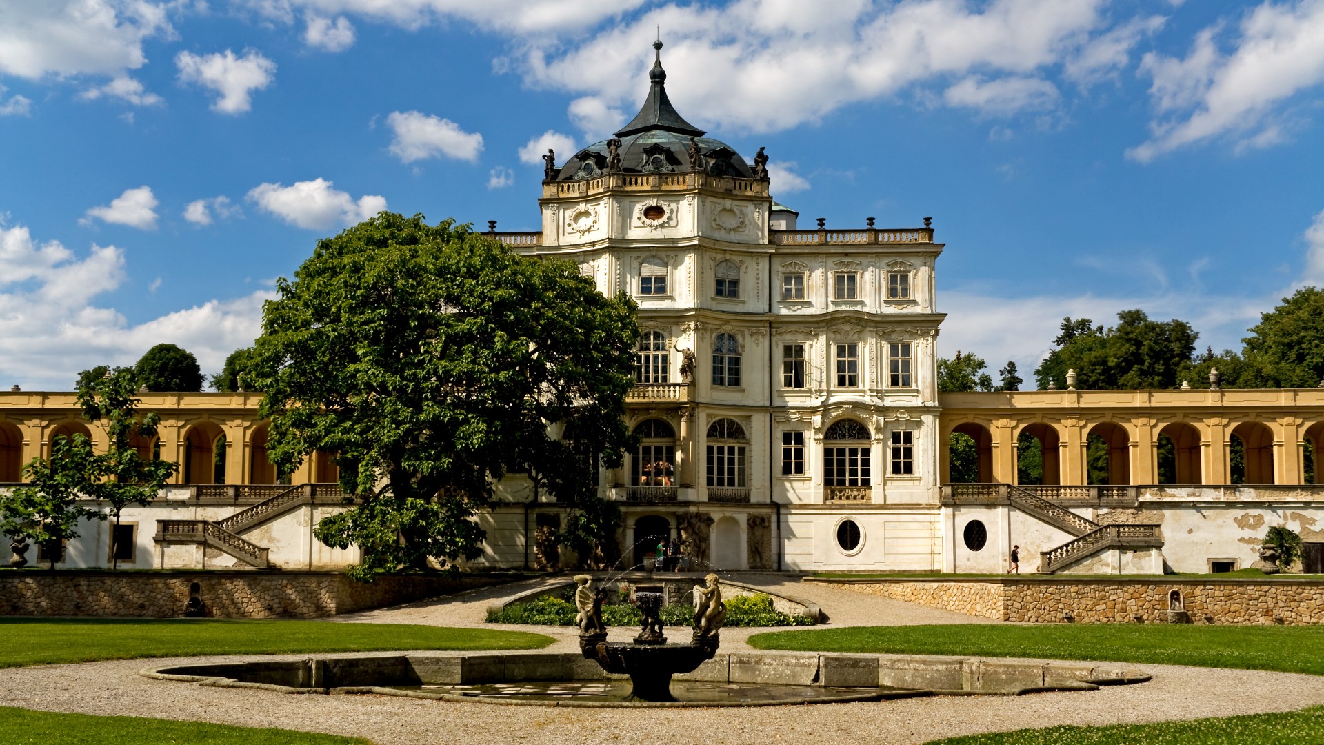 Ploskovice chateau